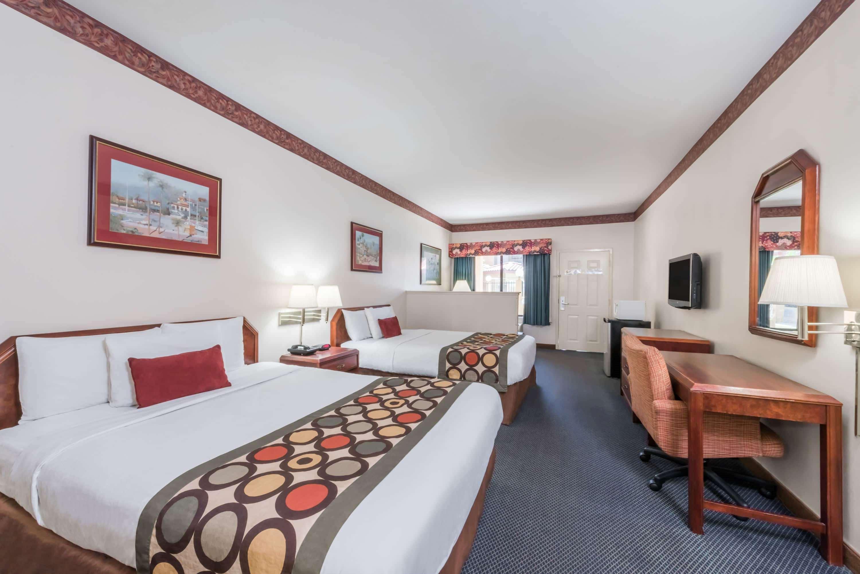 Super 8 By Wyndham Weslaco Exterior foto