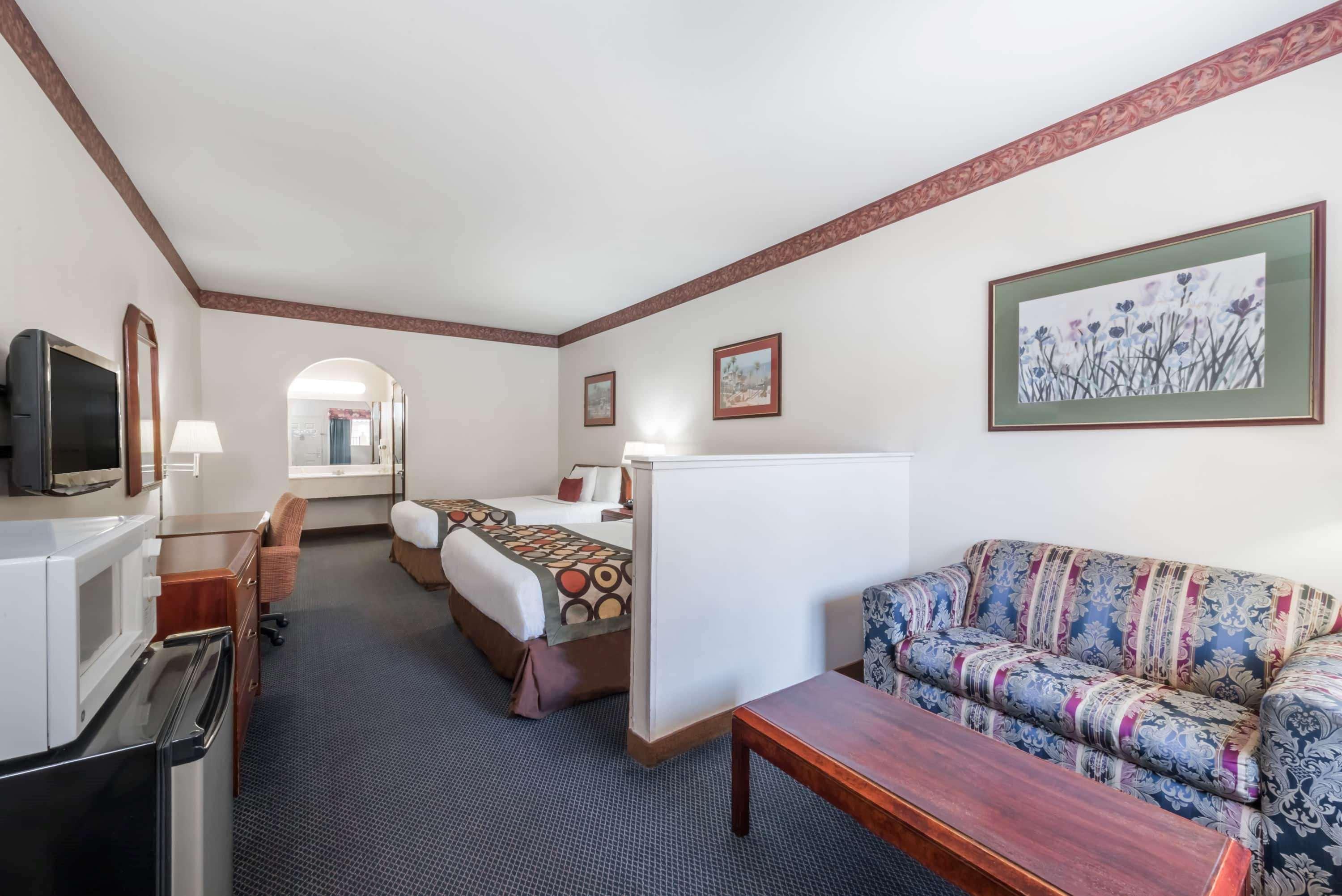 Super 8 By Wyndham Weslaco Exterior foto