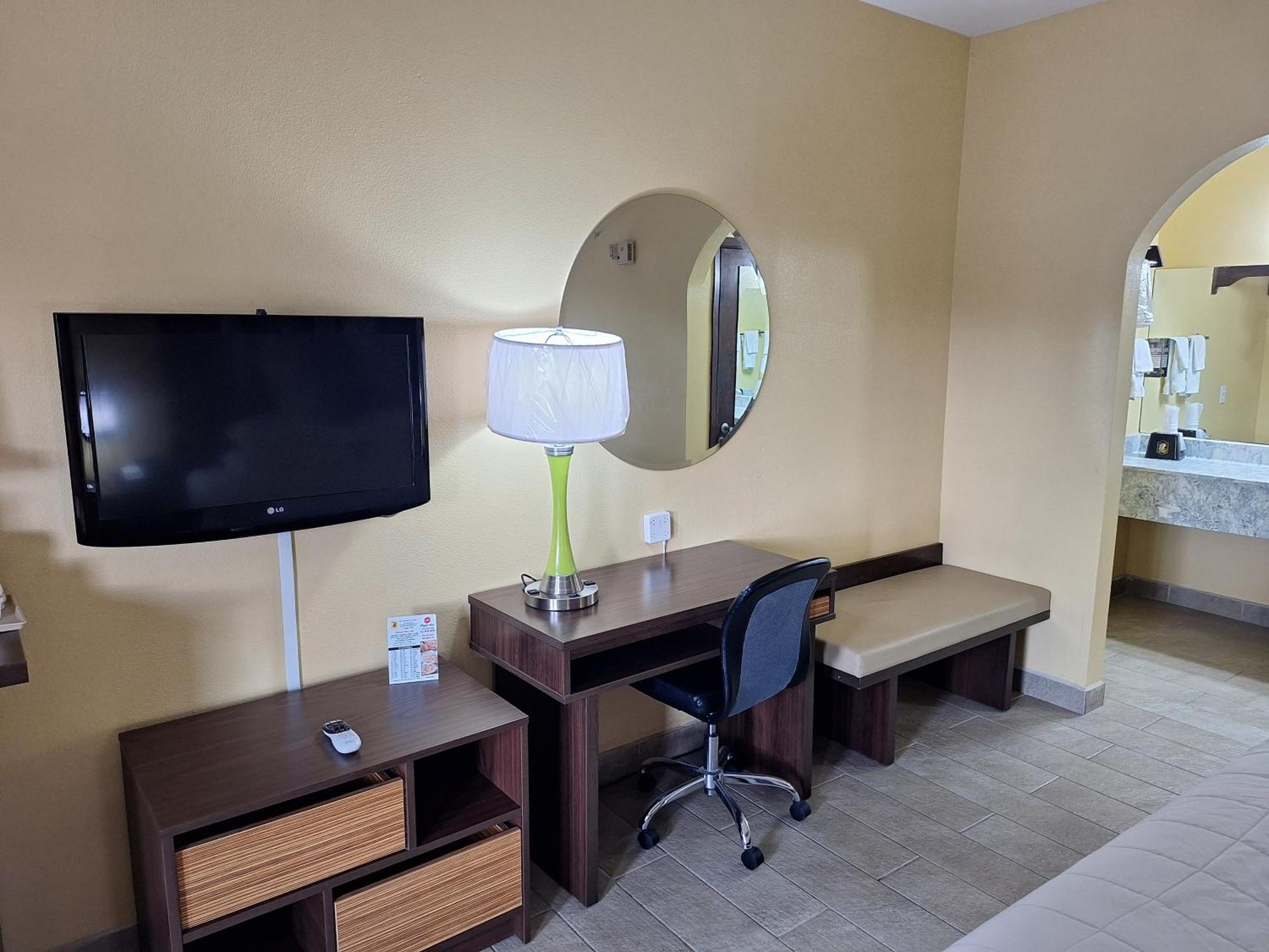 Super 8 By Wyndham Weslaco Exterior foto