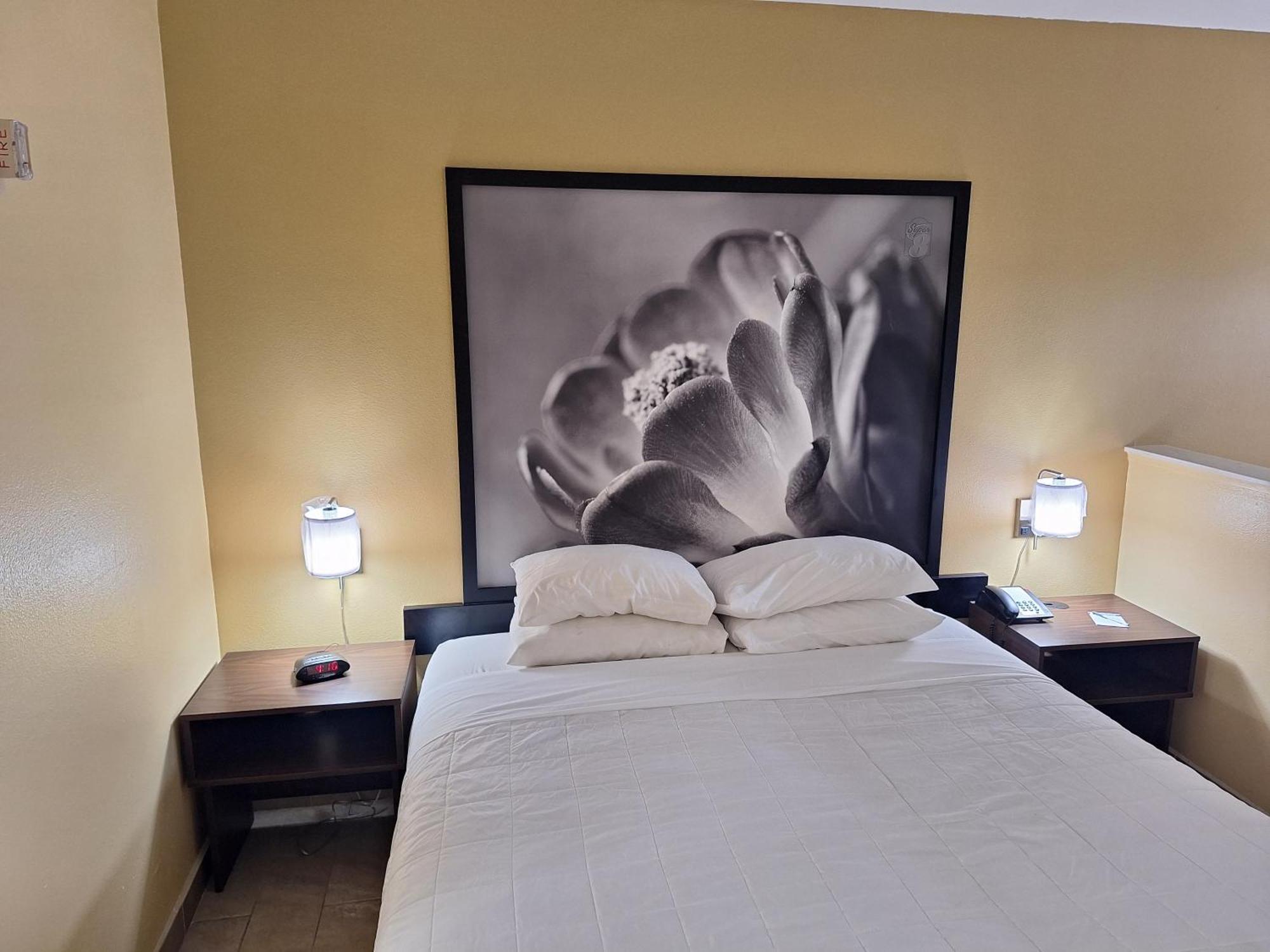Super 8 By Wyndham Weslaco Exterior foto