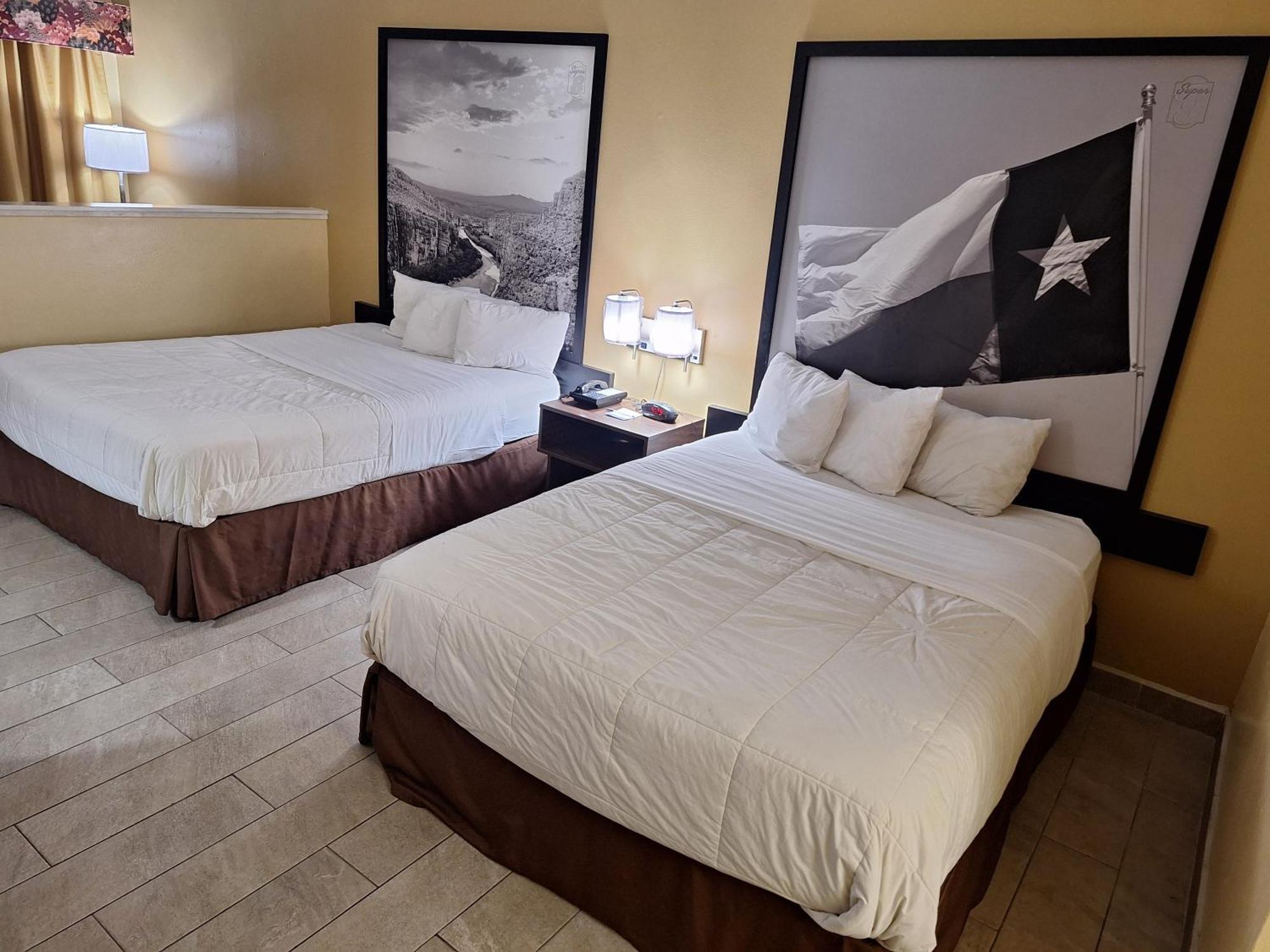 Super 8 By Wyndham Weslaco Quarto foto