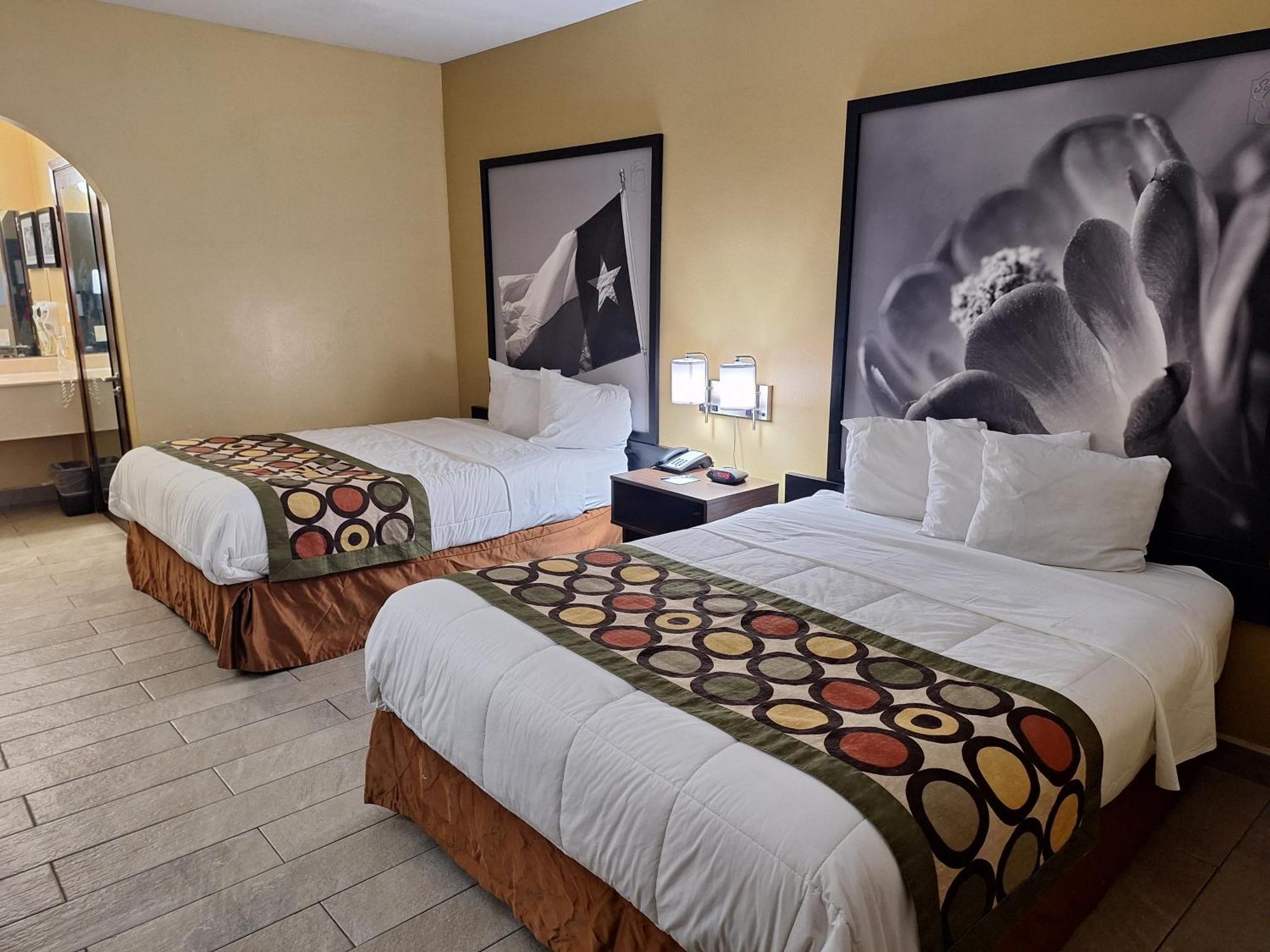 Super 8 By Wyndham Weslaco Quarto foto