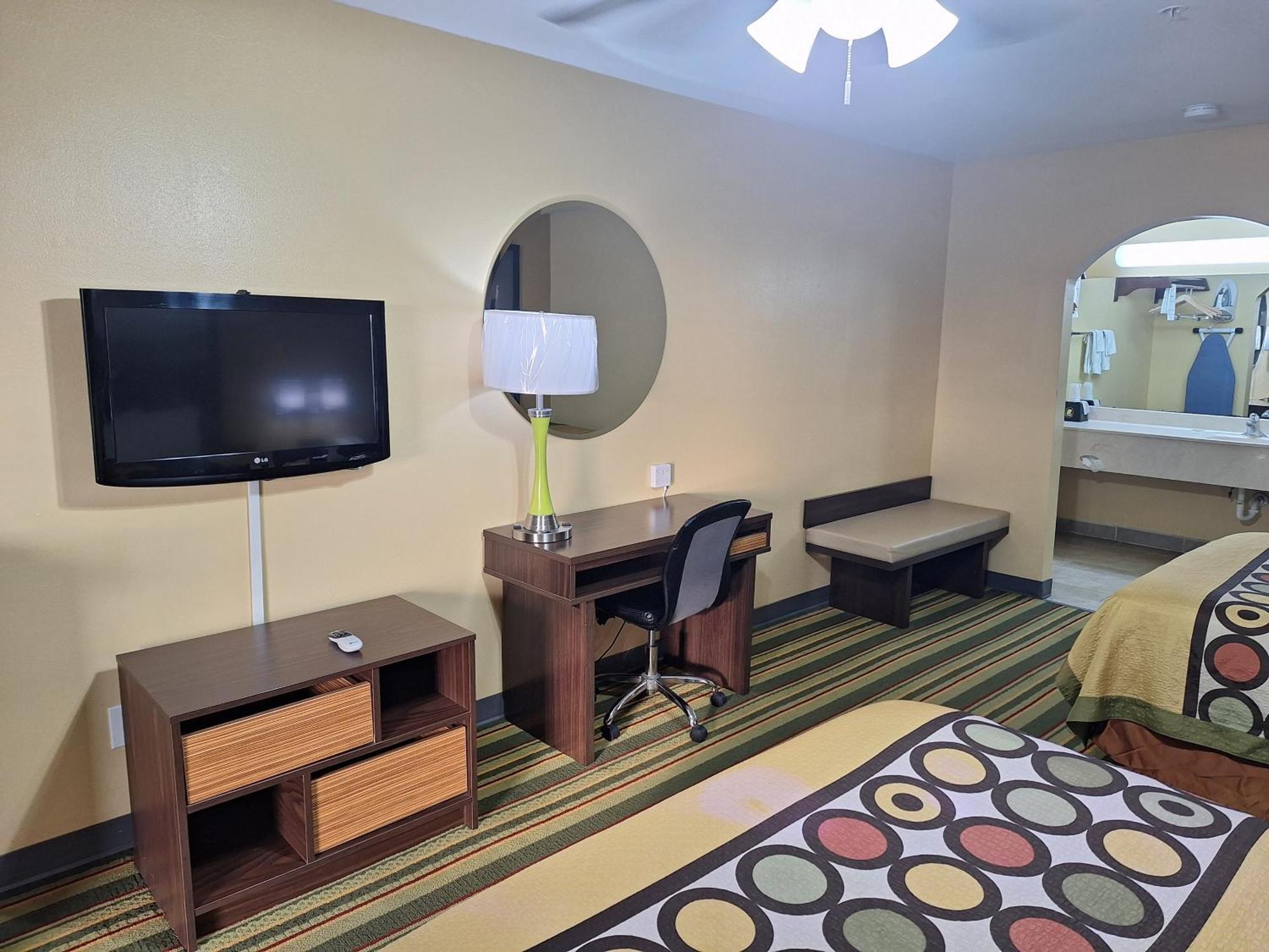 Super 8 By Wyndham Weslaco Quarto foto