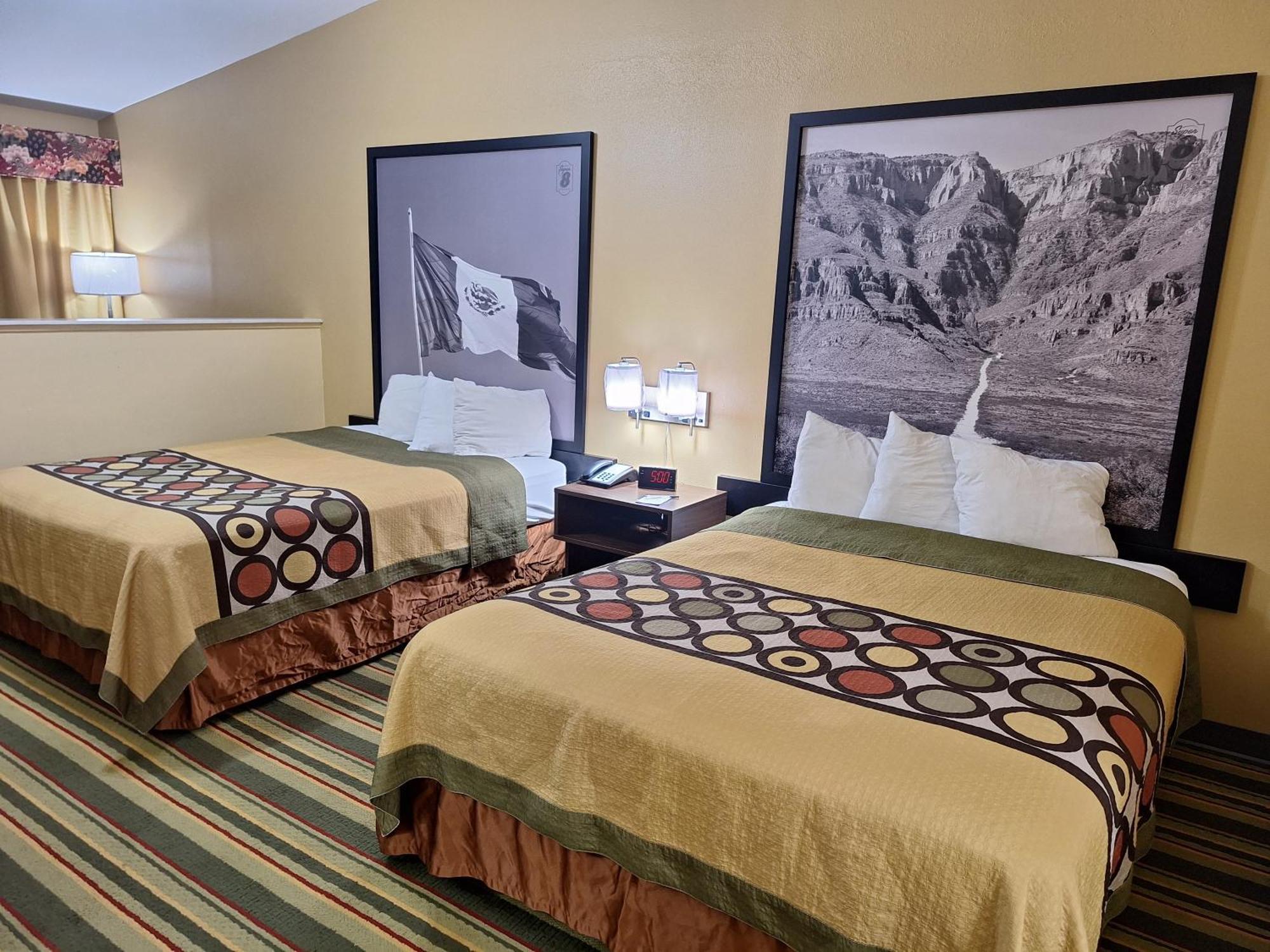 Super 8 By Wyndham Weslaco Quarto foto
