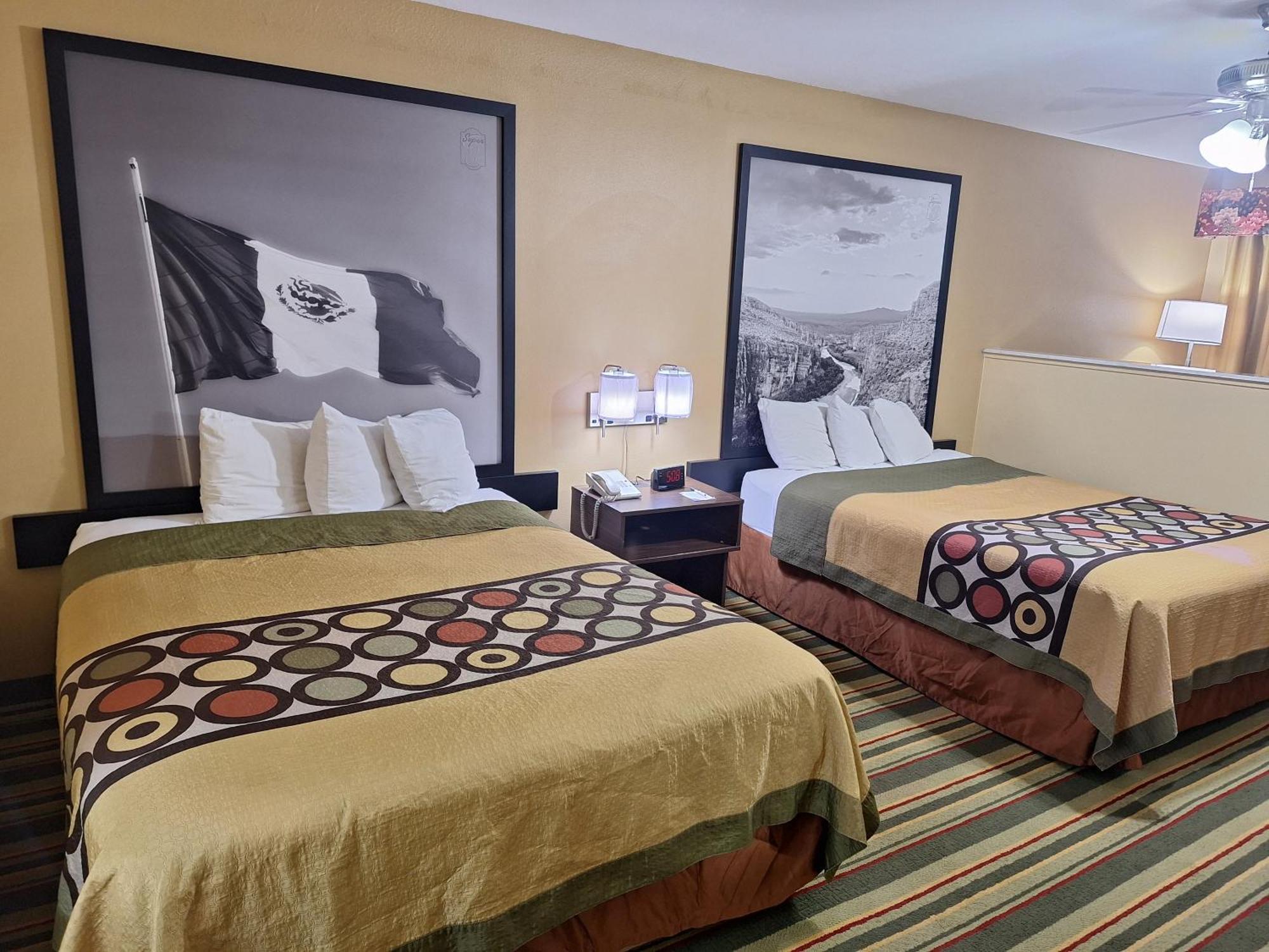 Super 8 By Wyndham Weslaco Quarto foto