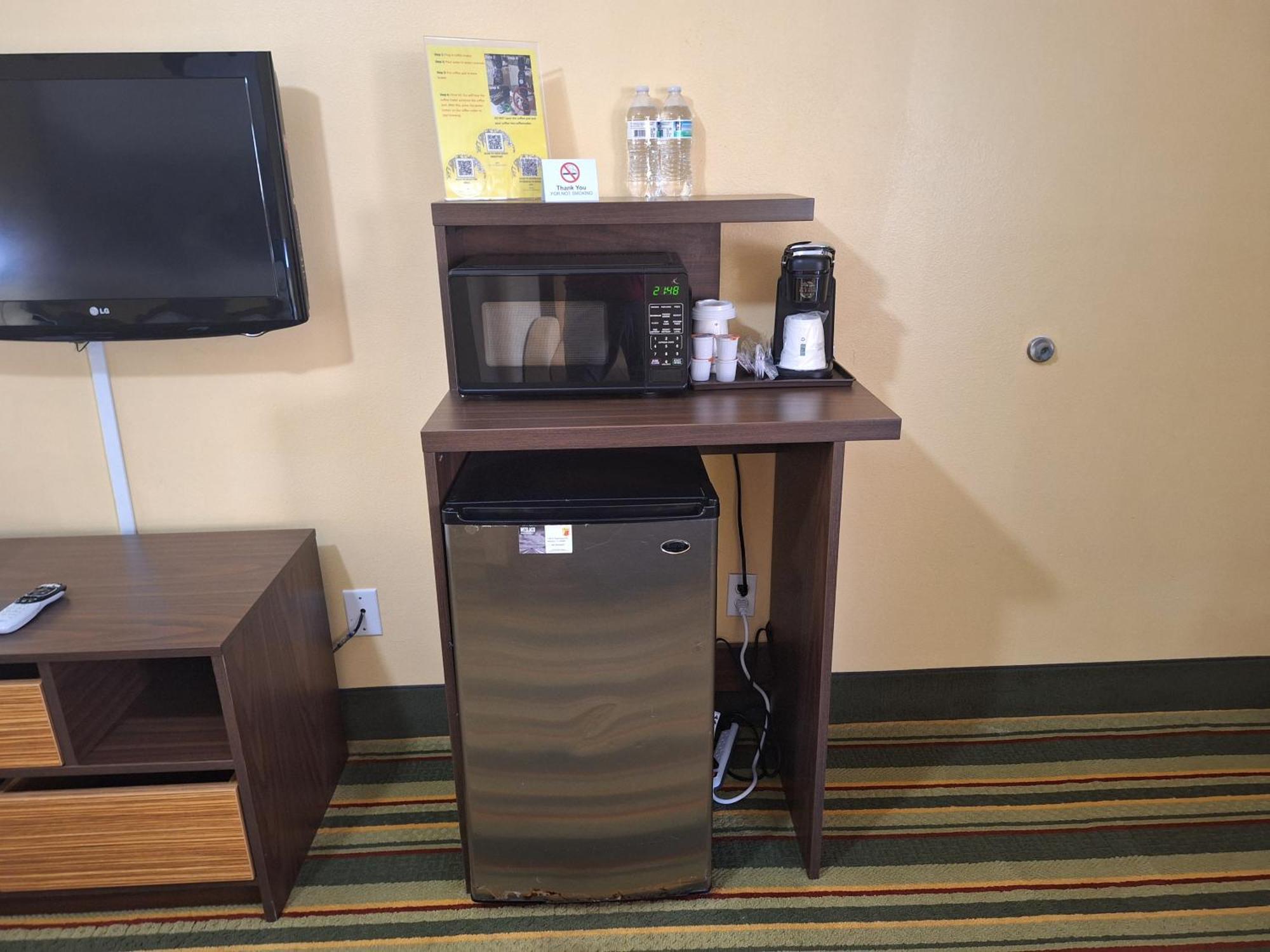 Super 8 By Wyndham Weslaco Quarto foto