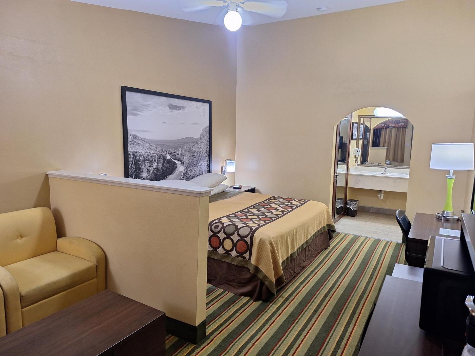 Super 8 By Wyndham Weslaco Quarto foto