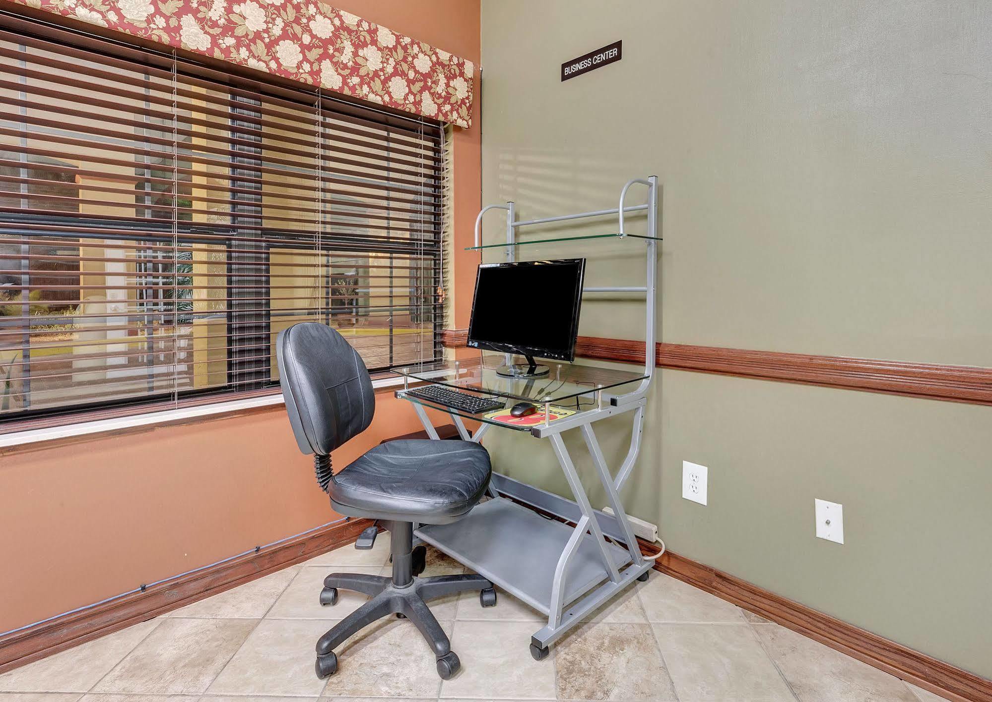 Super 8 By Wyndham Weslaco Exterior foto