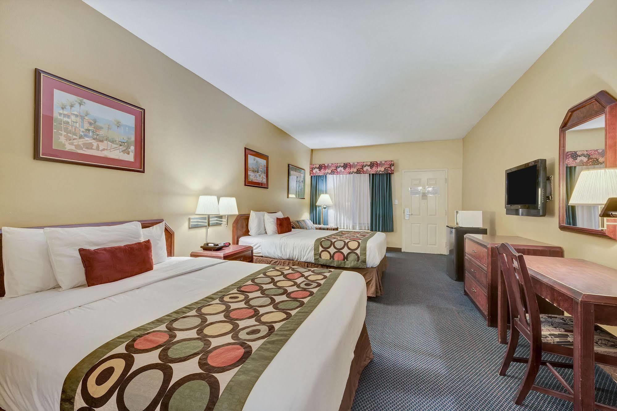 Super 8 By Wyndham Weslaco Exterior foto