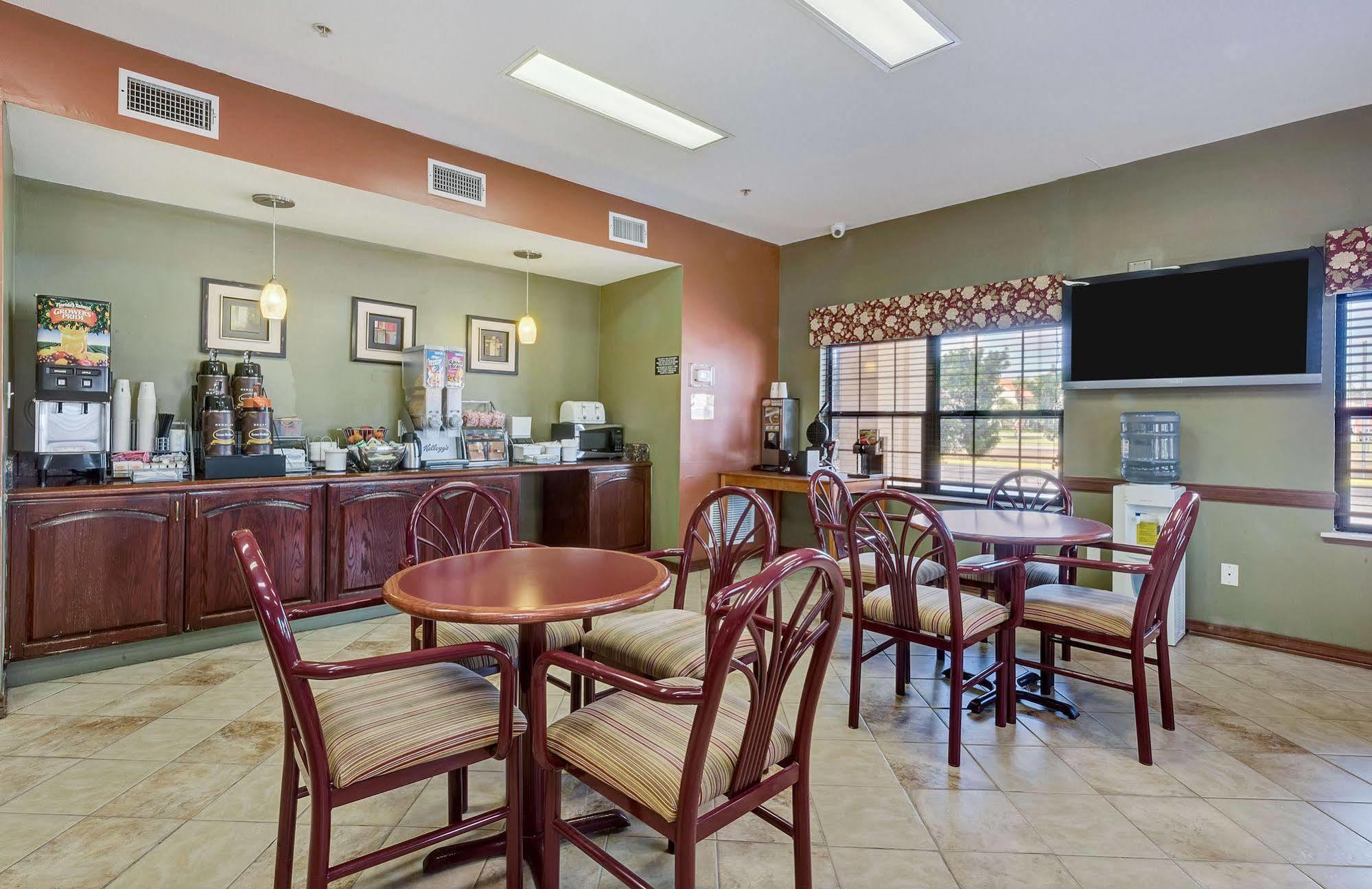 Super 8 By Wyndham Weslaco Exterior foto